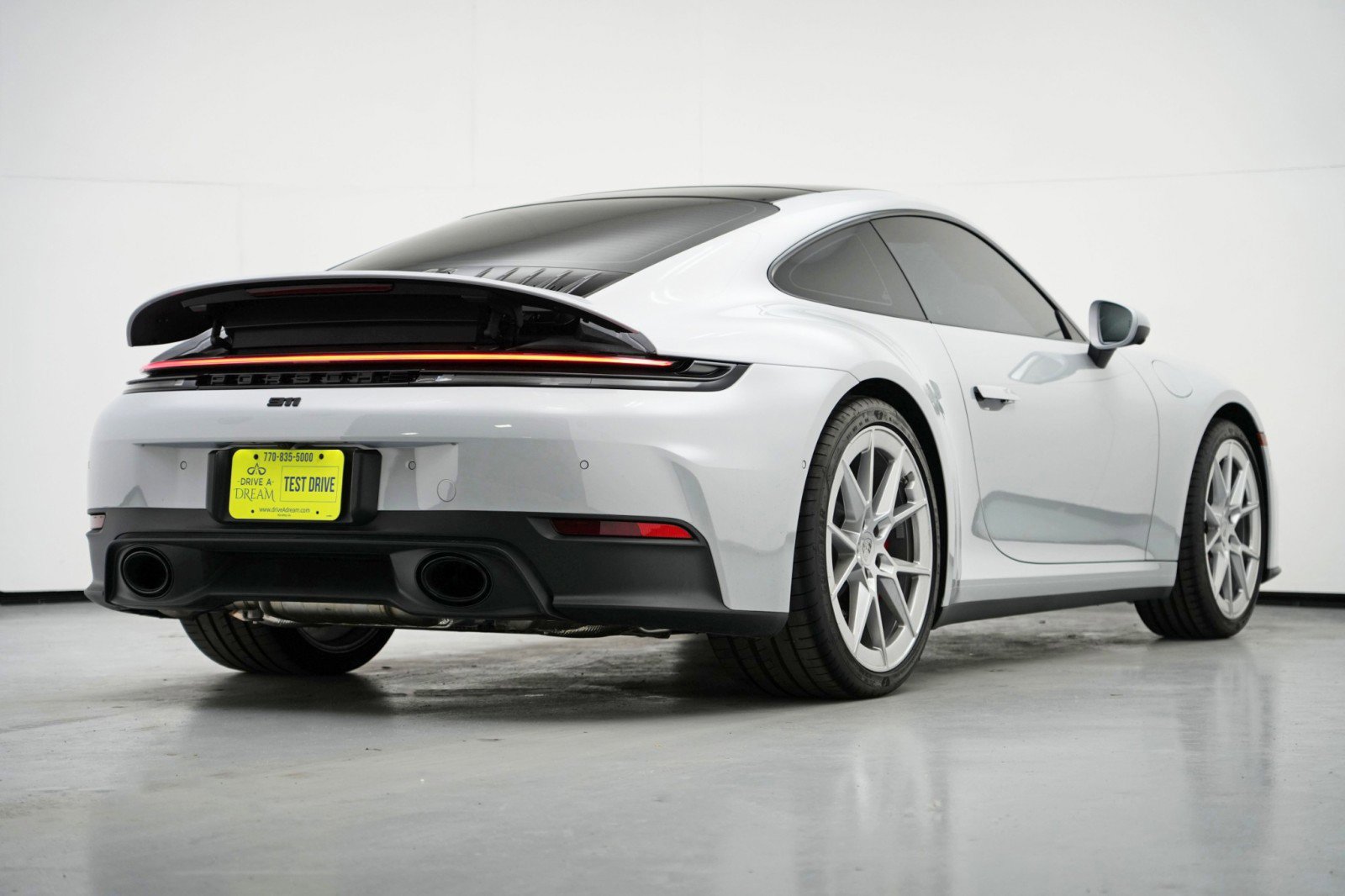 Used 2025 Porsche 911 Carrera RWD image 48