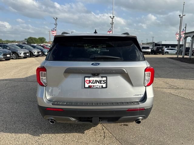Used 2023 Ford Explorer XLT w/ Equipment Group 202A AWD/4WD image 10