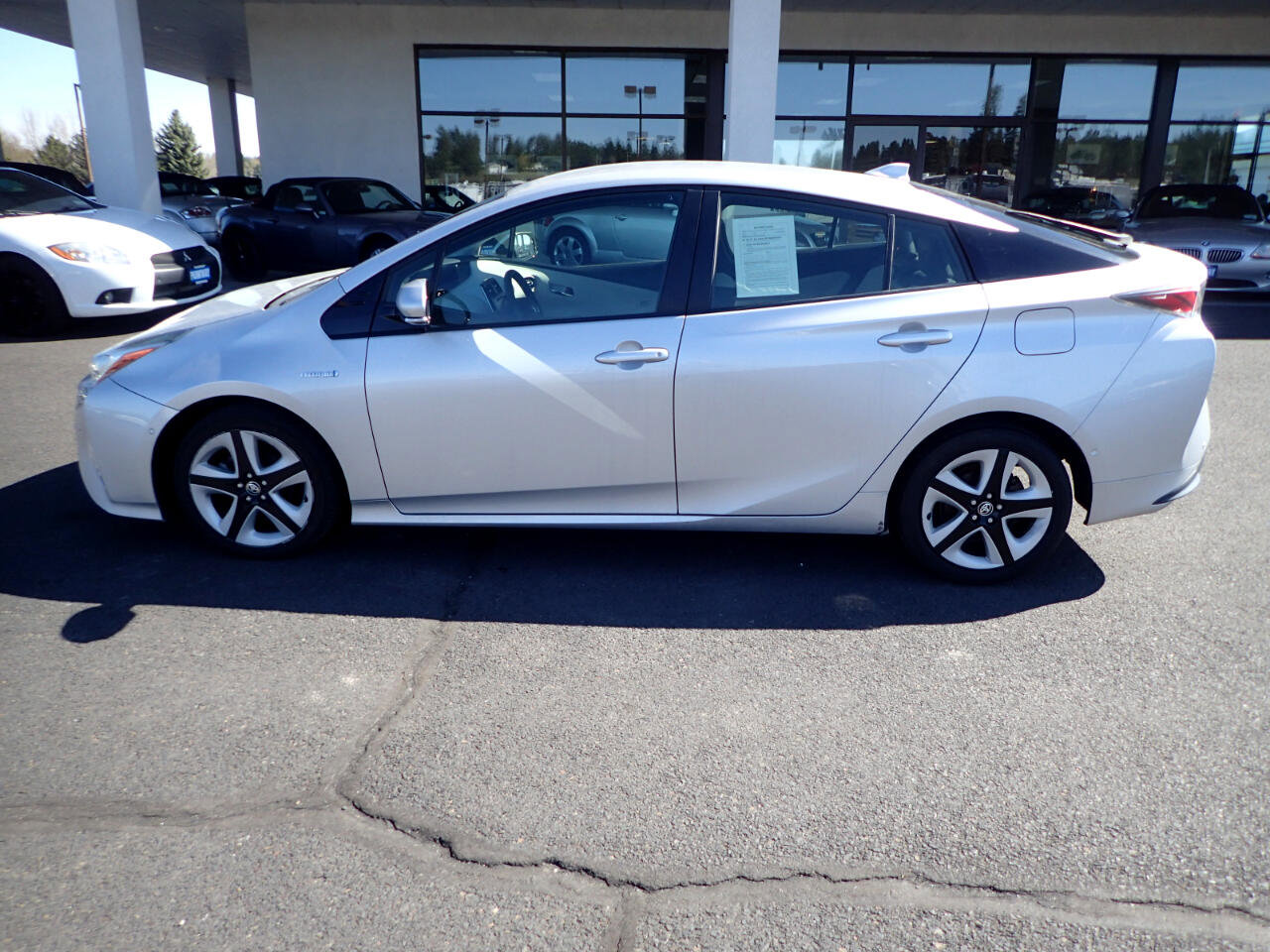 Used 2017 Toyota Prius Three Touring FWD image 2