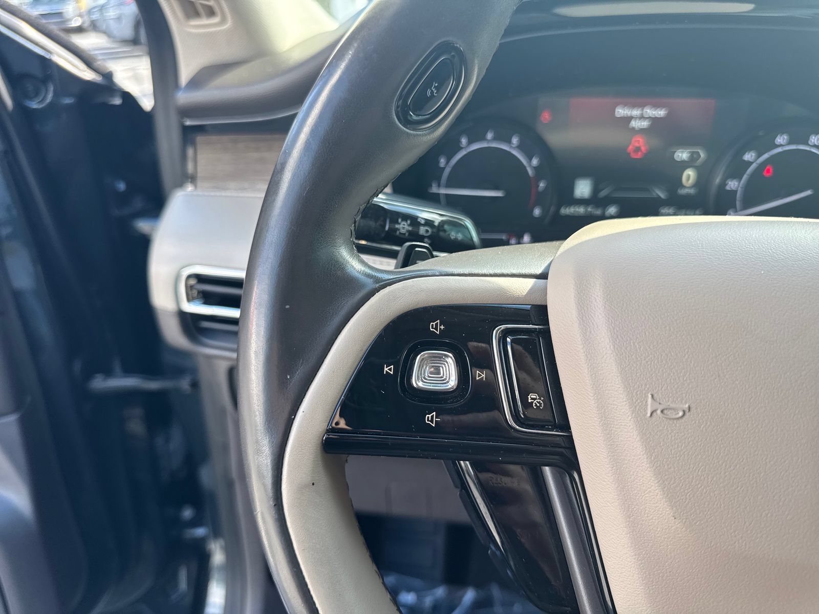 Used 2020 Lincoln Corsair Reserve w/ Equipment Group 201A FWD image 27