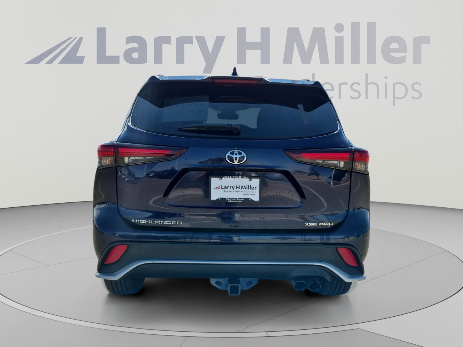Used 2024 Toyota Highlander XSE AWD/4WD image 4