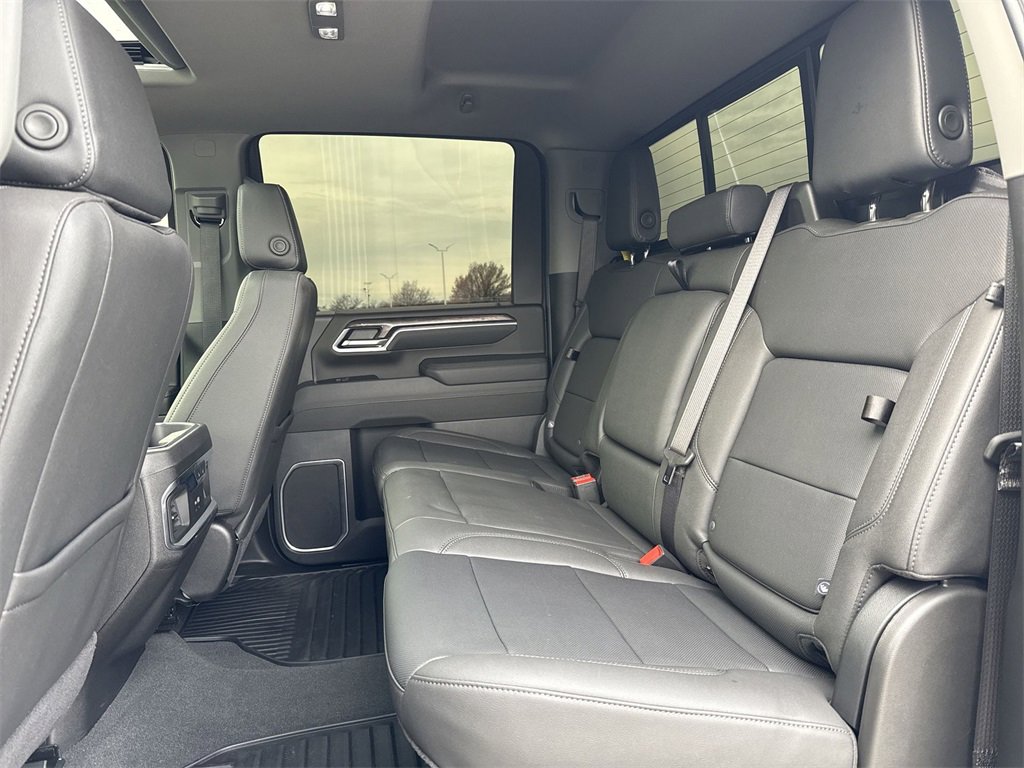 Used 2025 Chevrolet Silverado 2500 LTZ w/ LTZ Convenience Package image 26