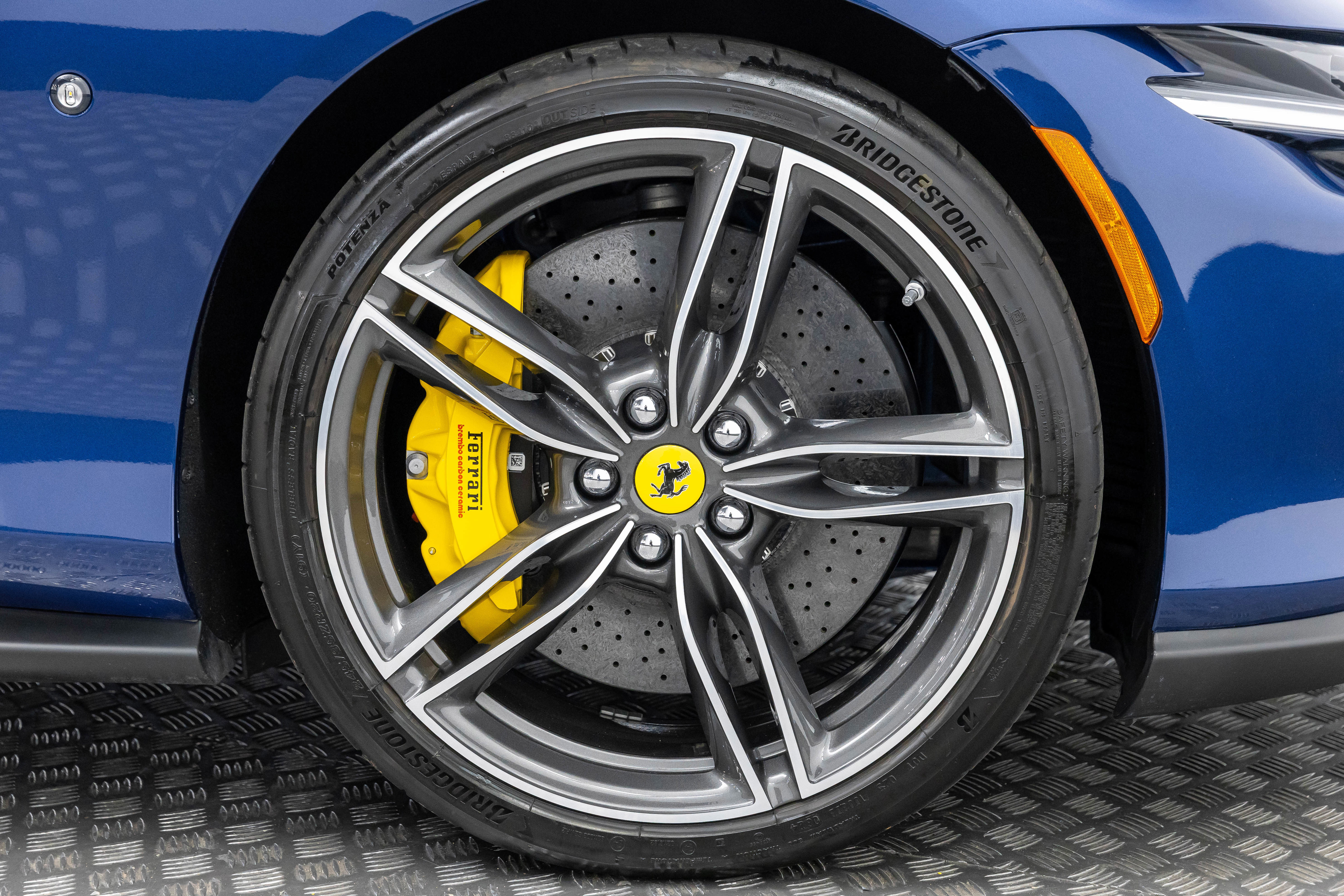Certified 2025 Ferrari Roma Spider RWD image 47