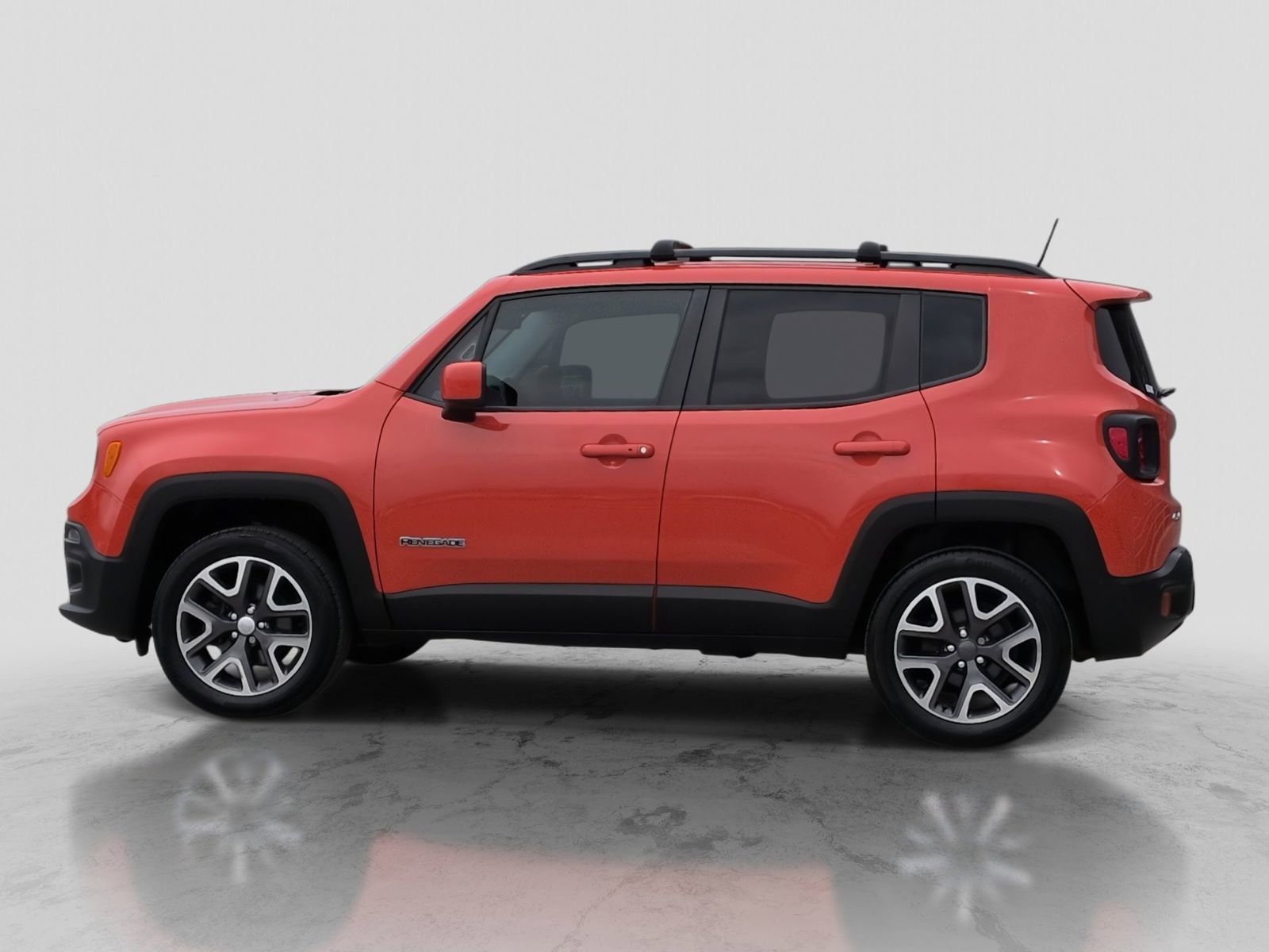 Used 2017 Jeep Renegade Latitude w/ Popular Equipment Group AWD/4WD image 3