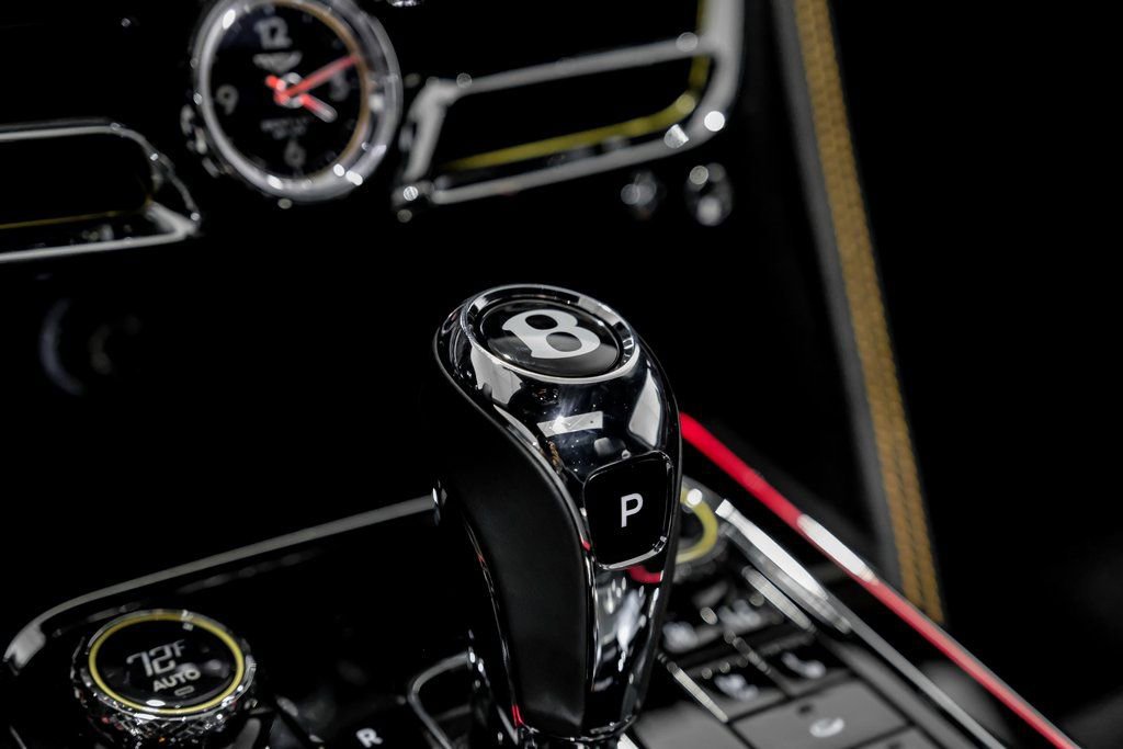 Used 2024 Bentley Flying Spur V8 image 21