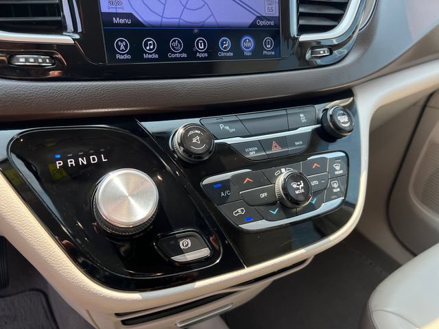 Used 2017 Chrysler Pacifica Touring-L FWD image 20