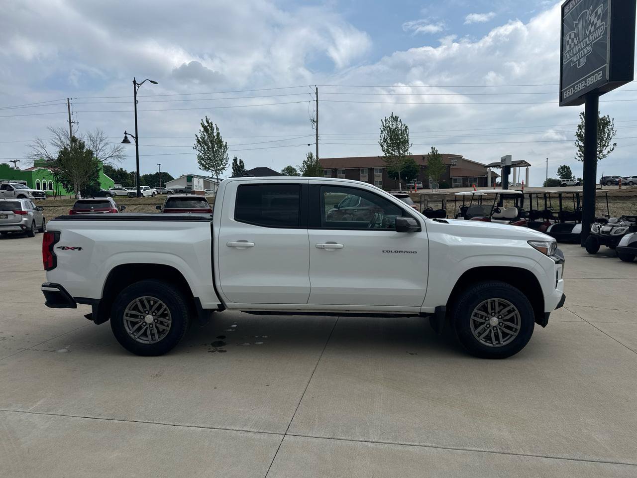 Used 2023 Chevrolet Colorado LT w/ LT Convenience Package II AWD/4WD image 4