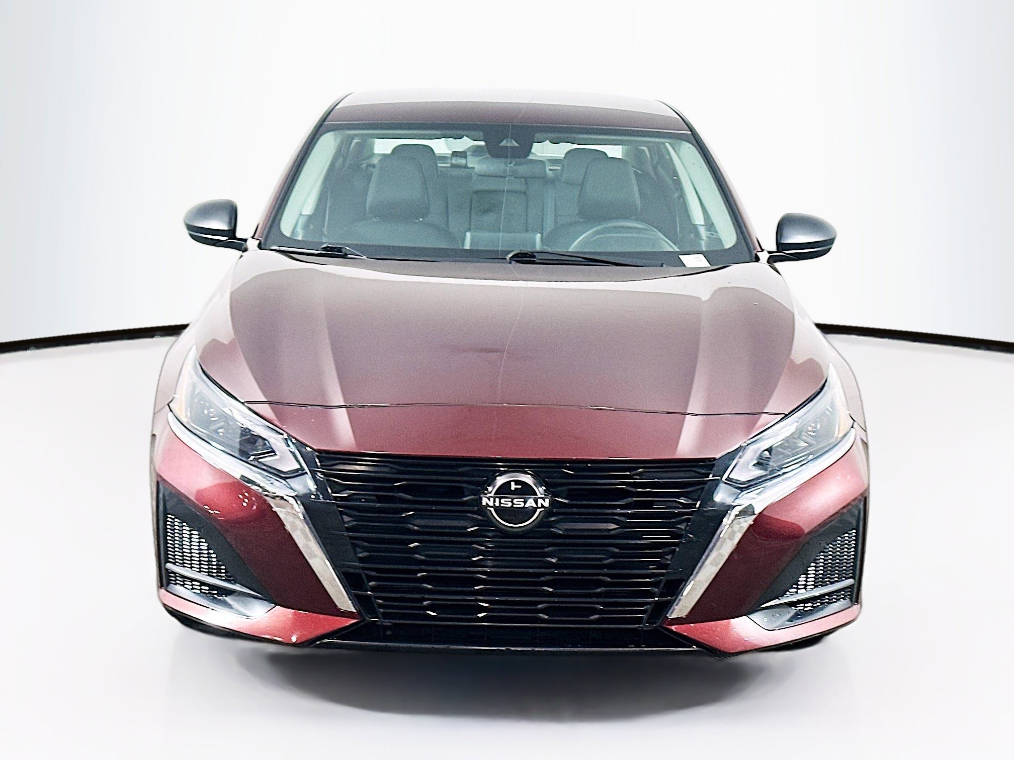 Used 2024 Nissan Altima 2.5 SV image 2