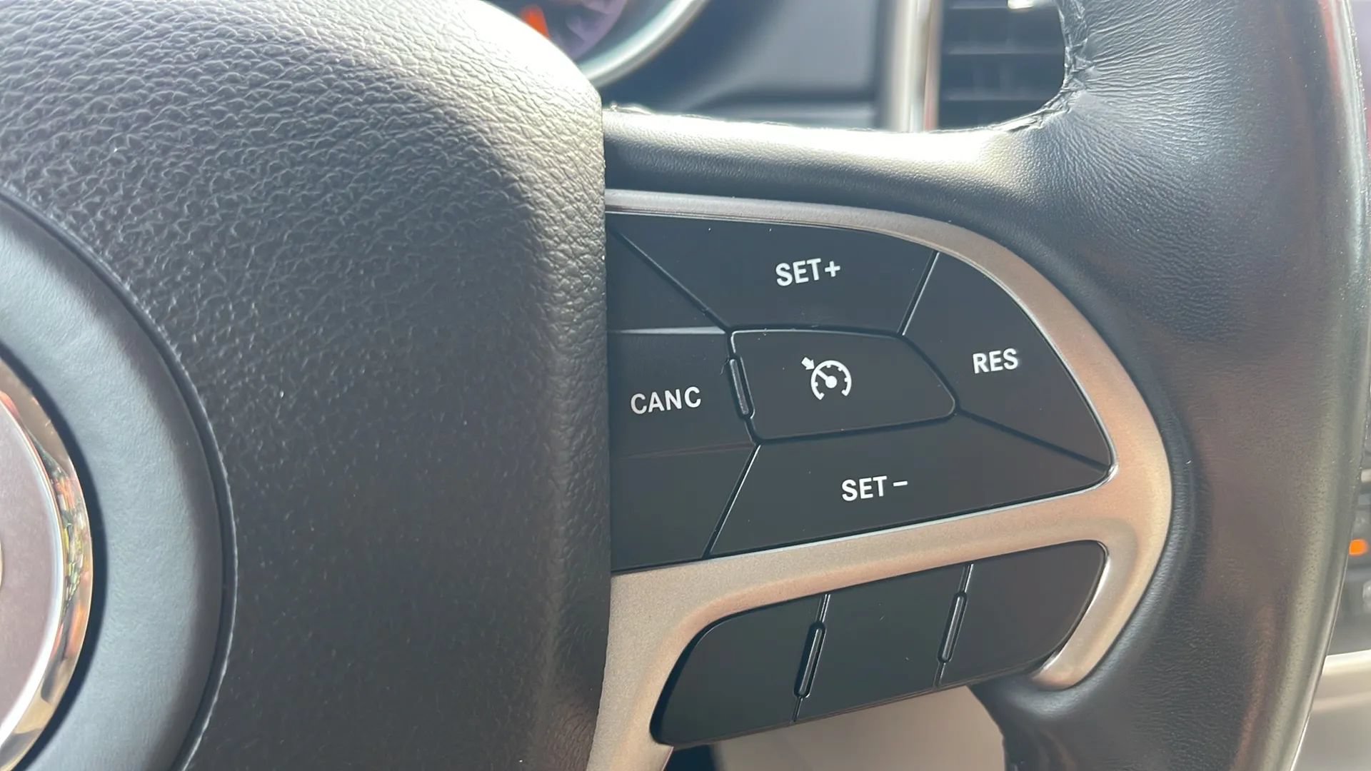 Used 2021 Jeep Grand Cherokee Laredo AWD/4WD image 9