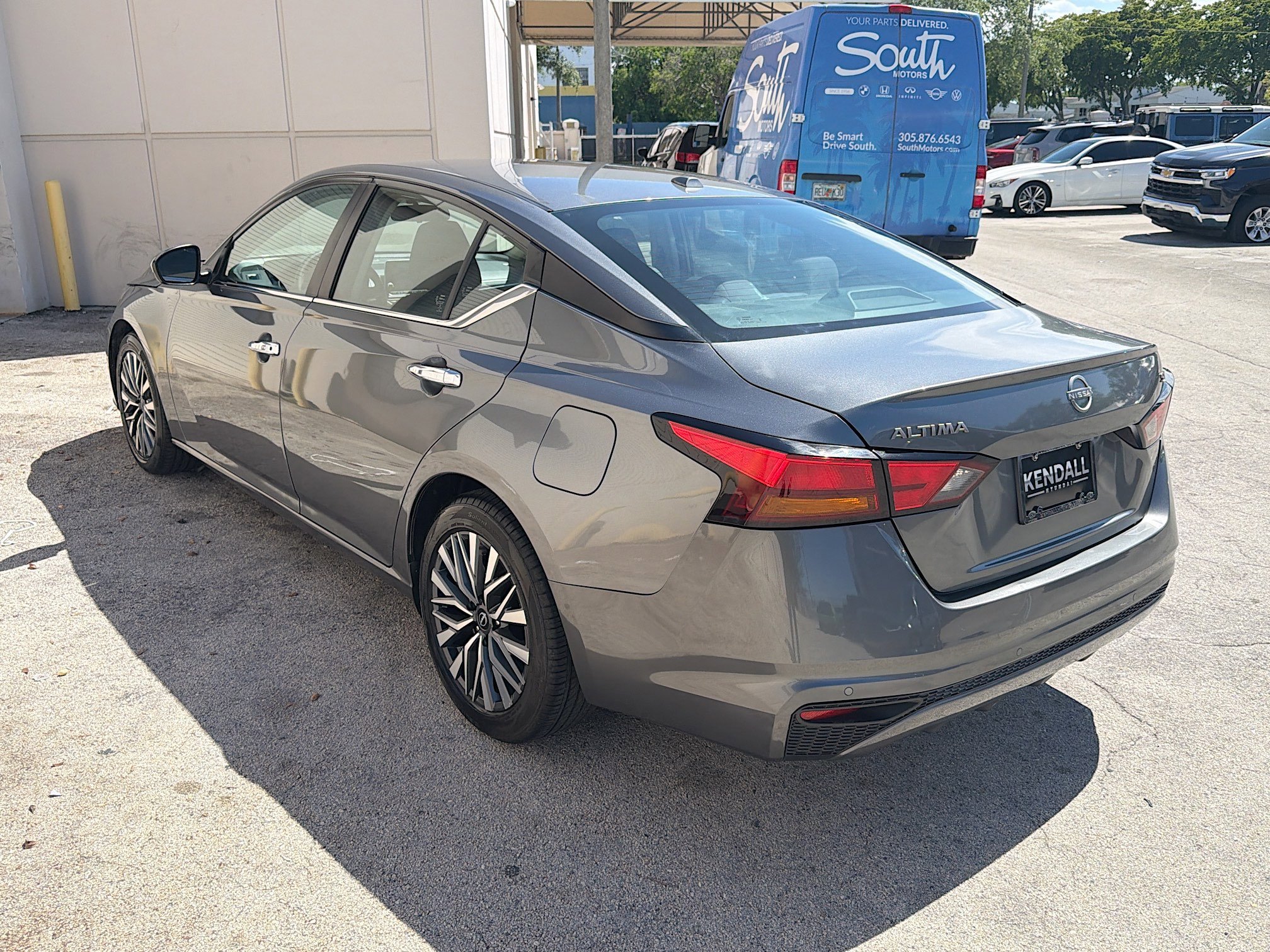 Used 2023 Nissan Altima 2.5 SV FWD image 4