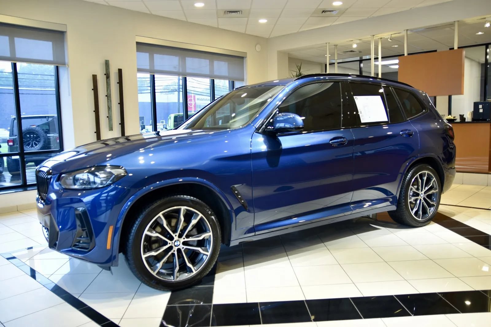 Used 2024 BMW X3 xDrive30i w/ Premium Package AWD/4WD image 3