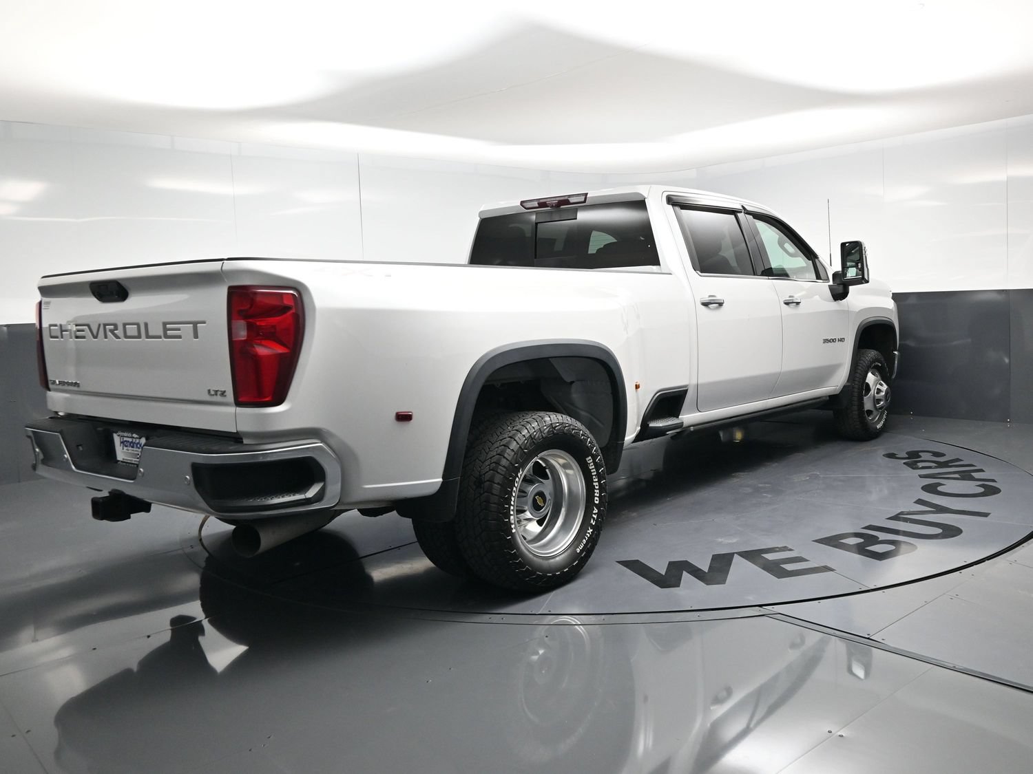 Used 2021 Chevrolet Silverado 3500 LTZ w/ LTZ Convenience Package AWD/4WD image 9