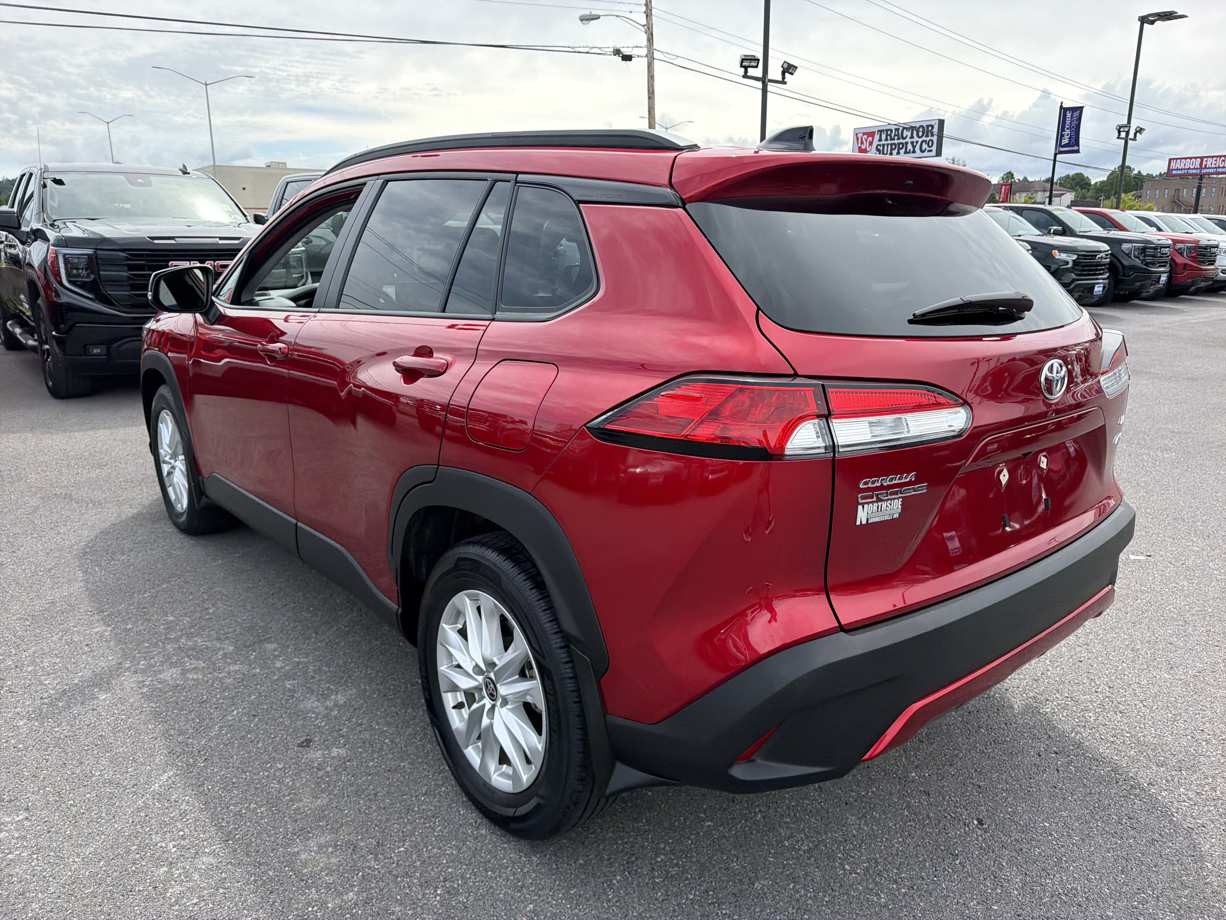 Used 2025 Toyota Corolla Cross LE w/ Moonroof Package AWD/4WD image 8