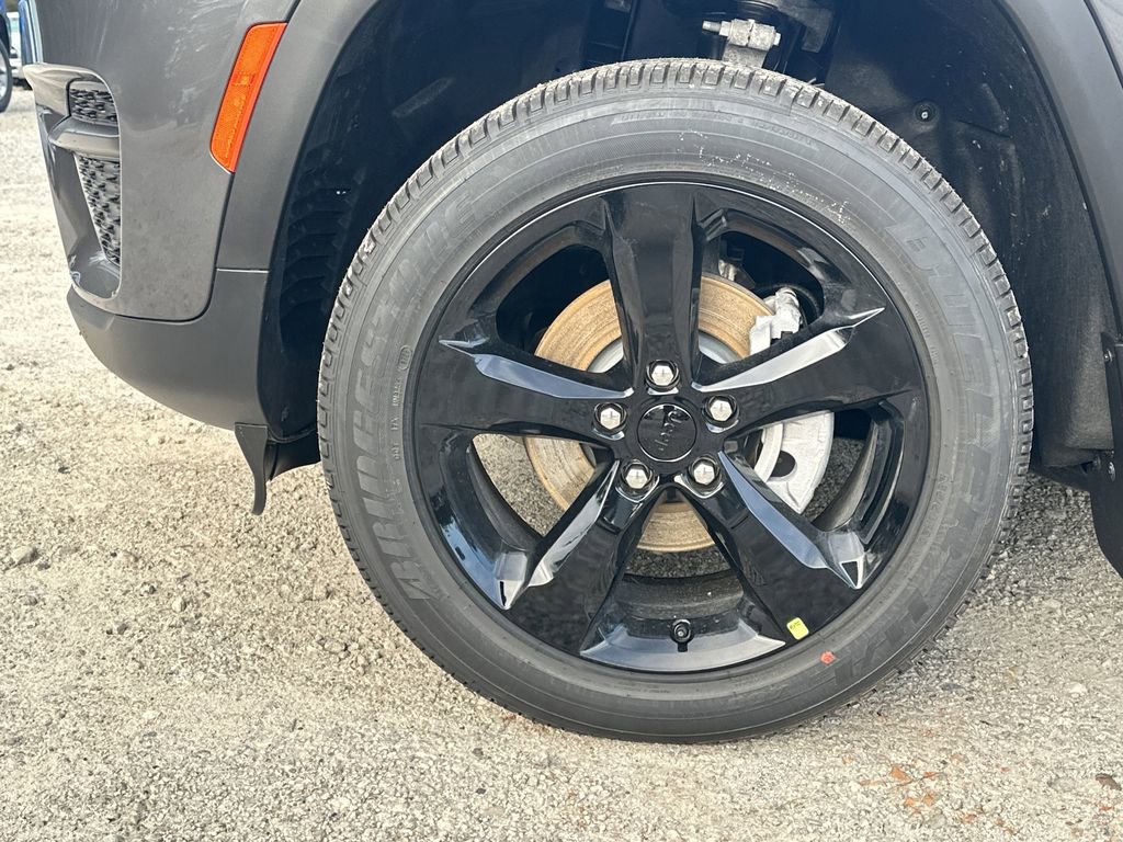 New 2025 Jeep Grand Cherokee Altitude image 11