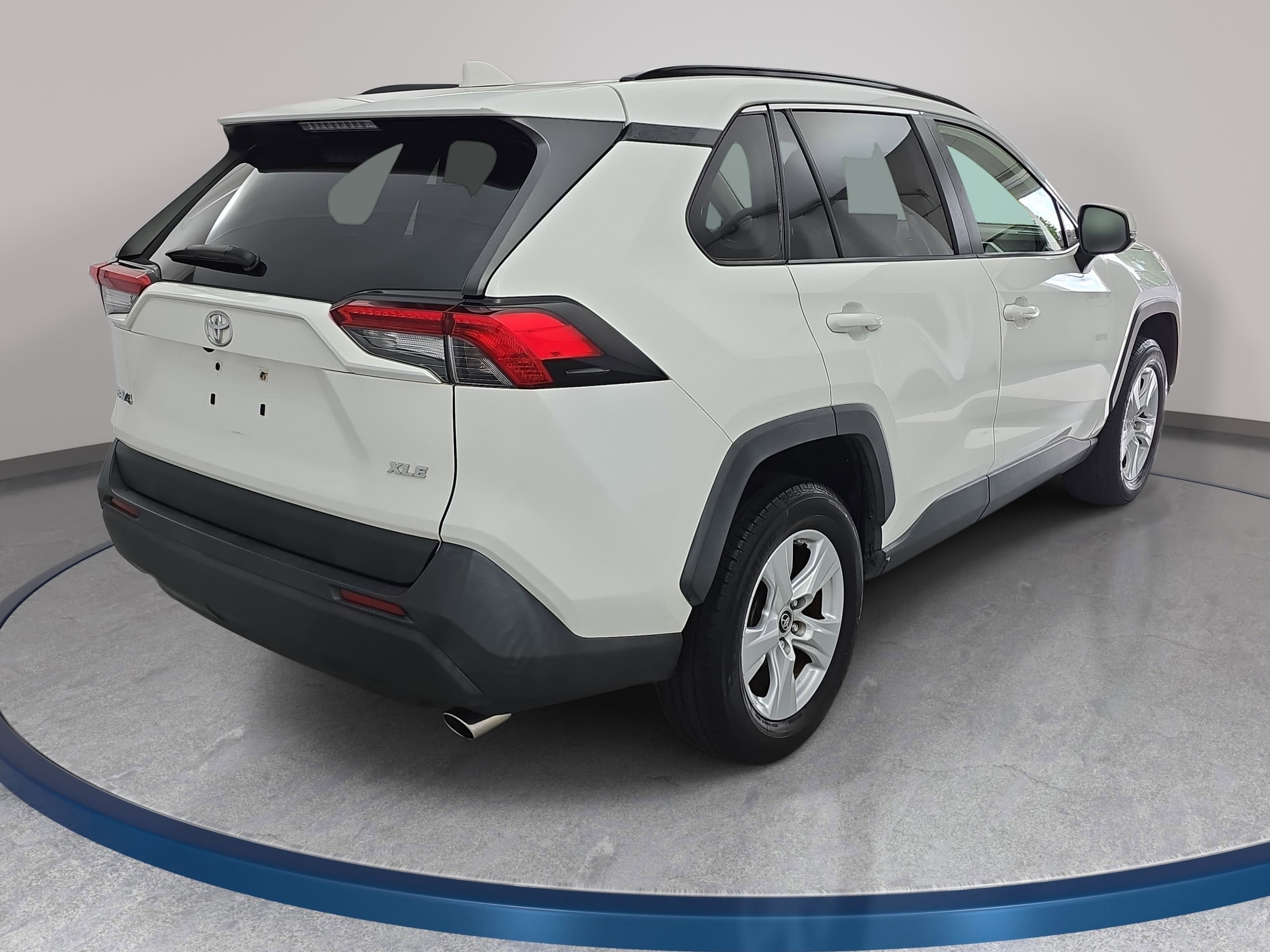 Used 2019 Toyota RAV4 XLE FWD image 5