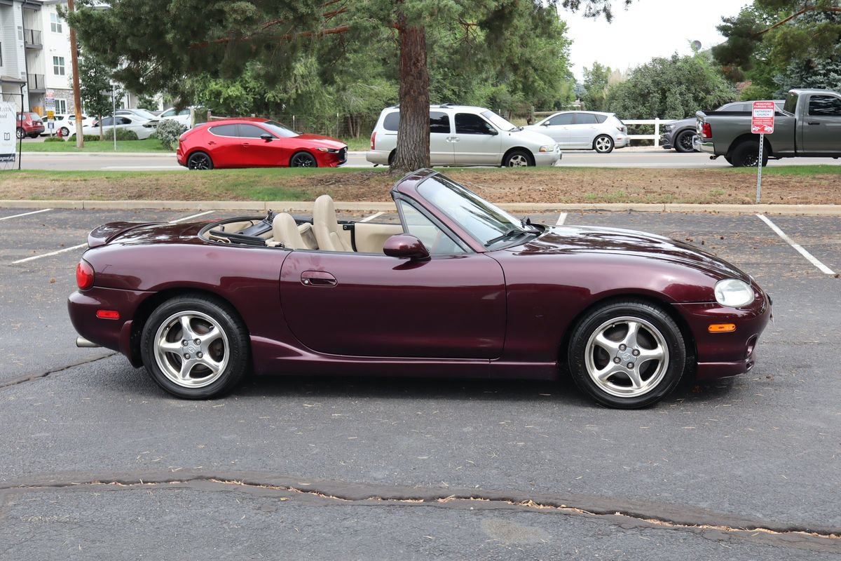Used 2000 MAZDA MX-5 Miata RWD image 3
