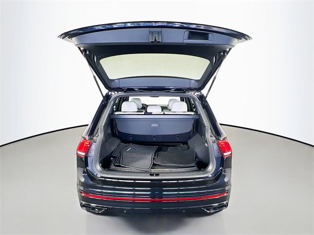 Used 2023 Volkswagen Tiguan SE R-Line image 28