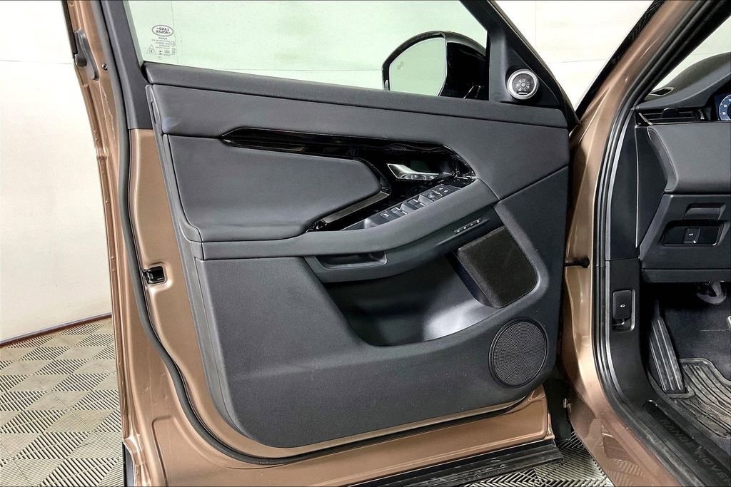 Used 2024 Land Rover Range Rover Evoque Dynamic SE image 22