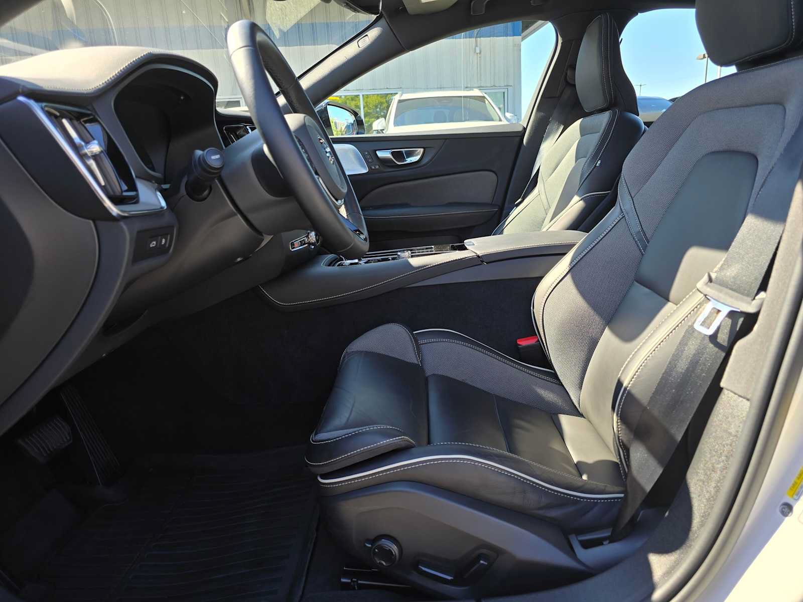 Certified 2024 Volvo S60 T8 Ultimate w/ Climate Package AWD/4WD image 19