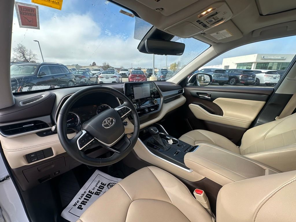 Used 2022 Toyota Highlander XLE image 12