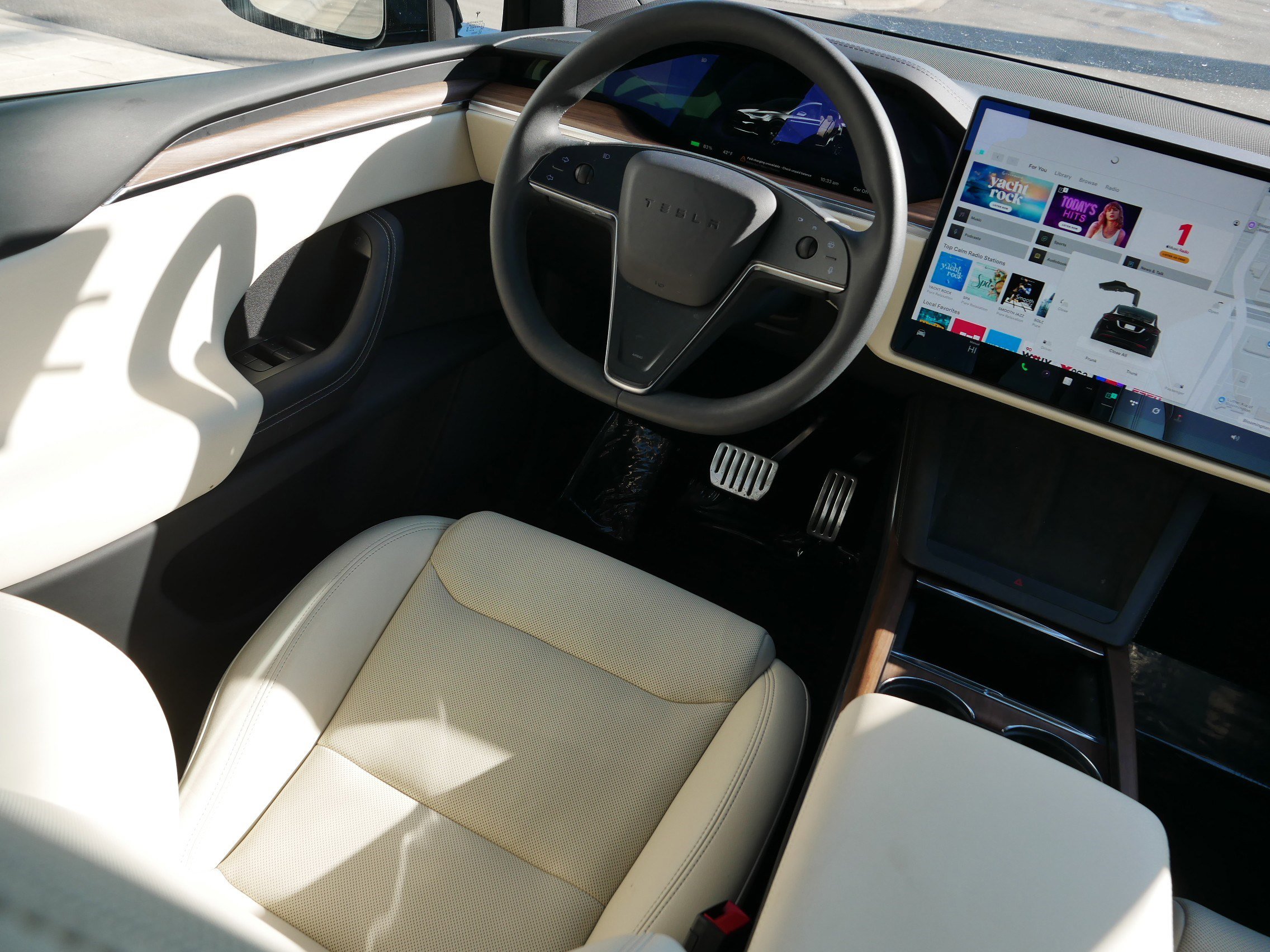 Used 2024 Tesla Model X image 9