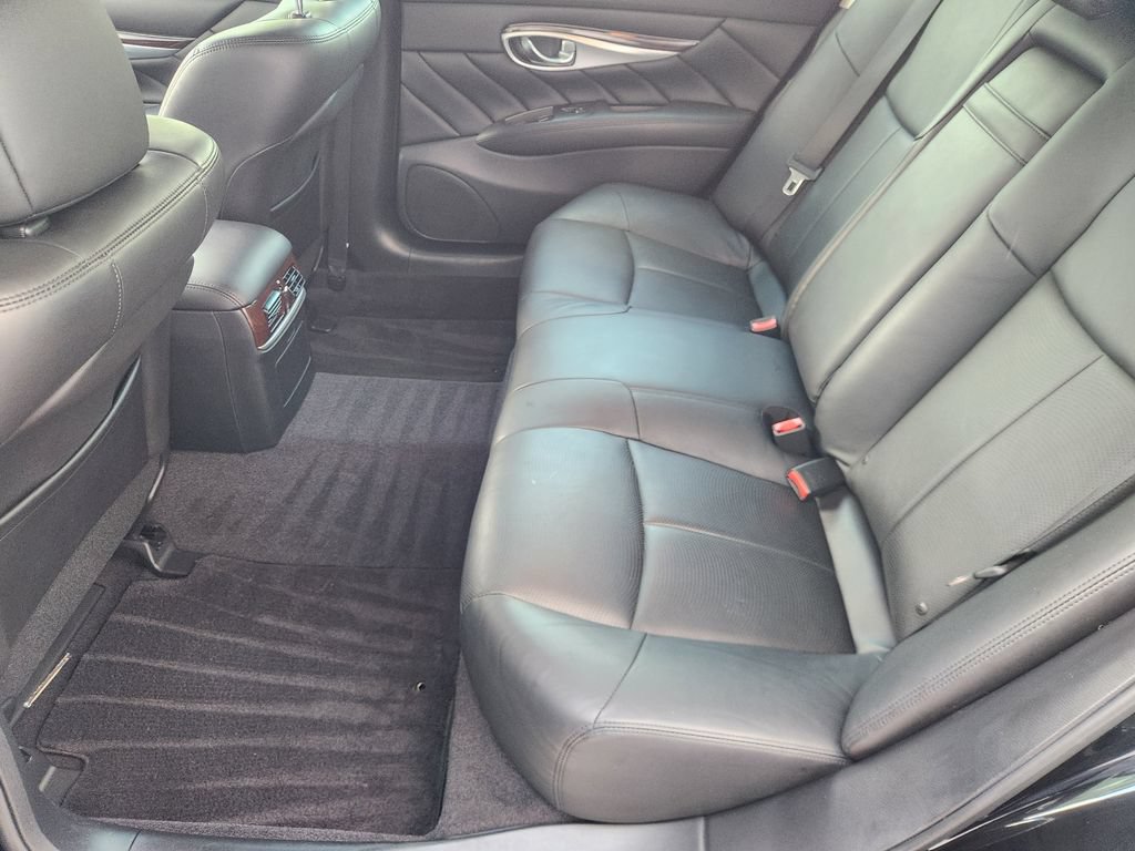 Used 2015 INFINITI Q70 L 3.7 w/ Technology Package RWD image 32