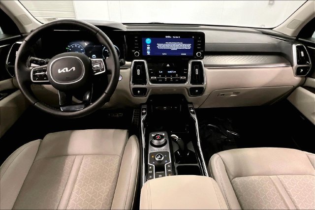 Used 2022 Kia Sorento SX Prestige w/ Panoramic Sunroof Package AWD/4WD image 18