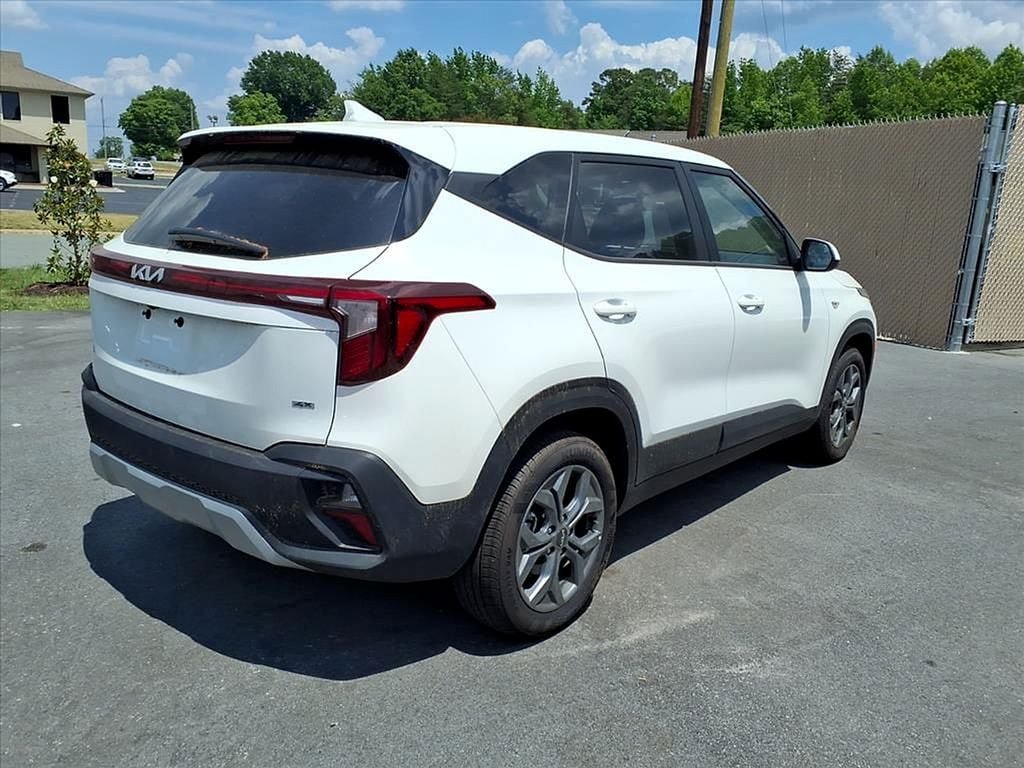 Used 2025 Kia Seltos LX AWD/4WD image 24