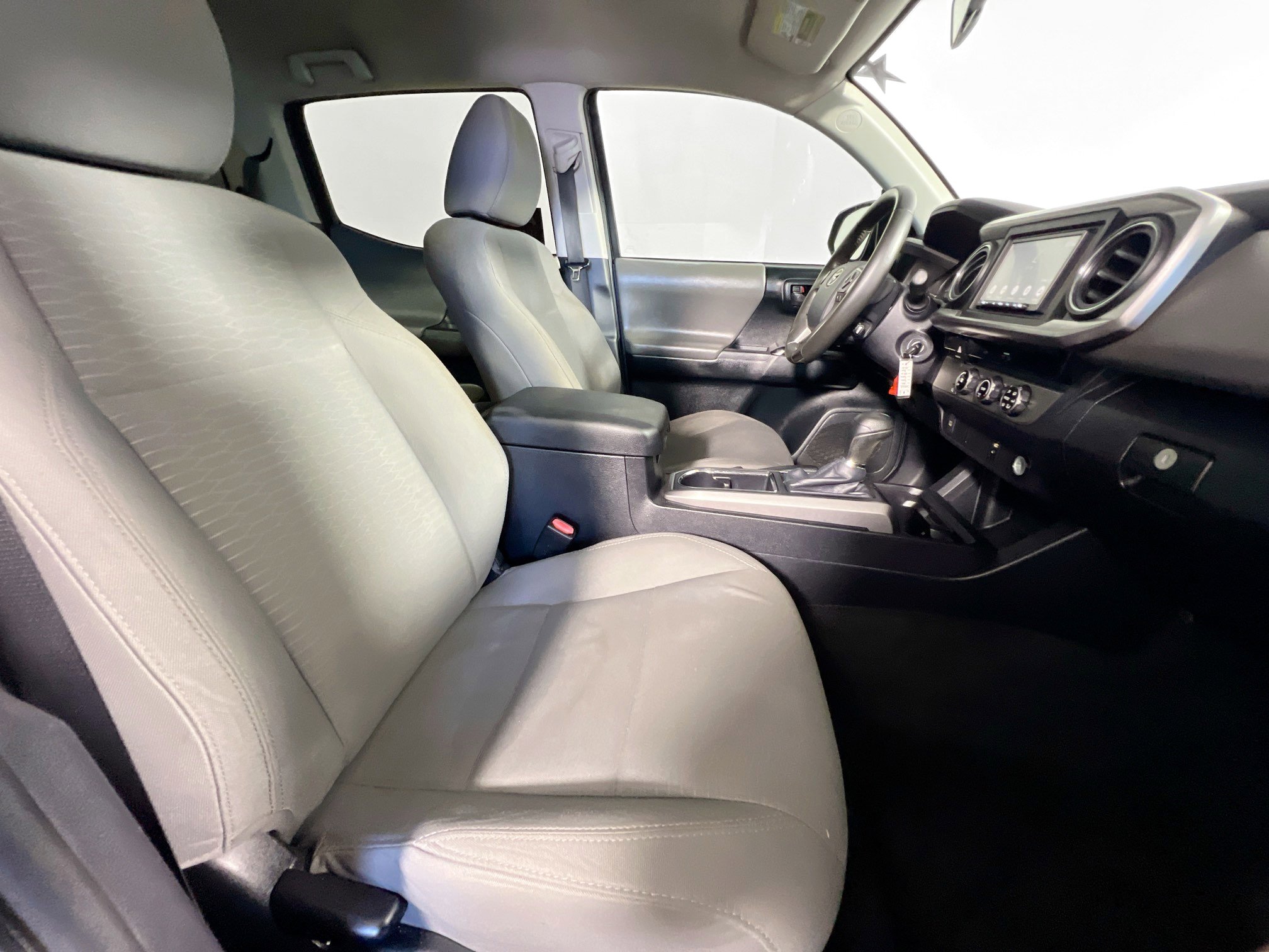 Used 2016 Toyota Tacoma SR5 w/ Towing Package image 29