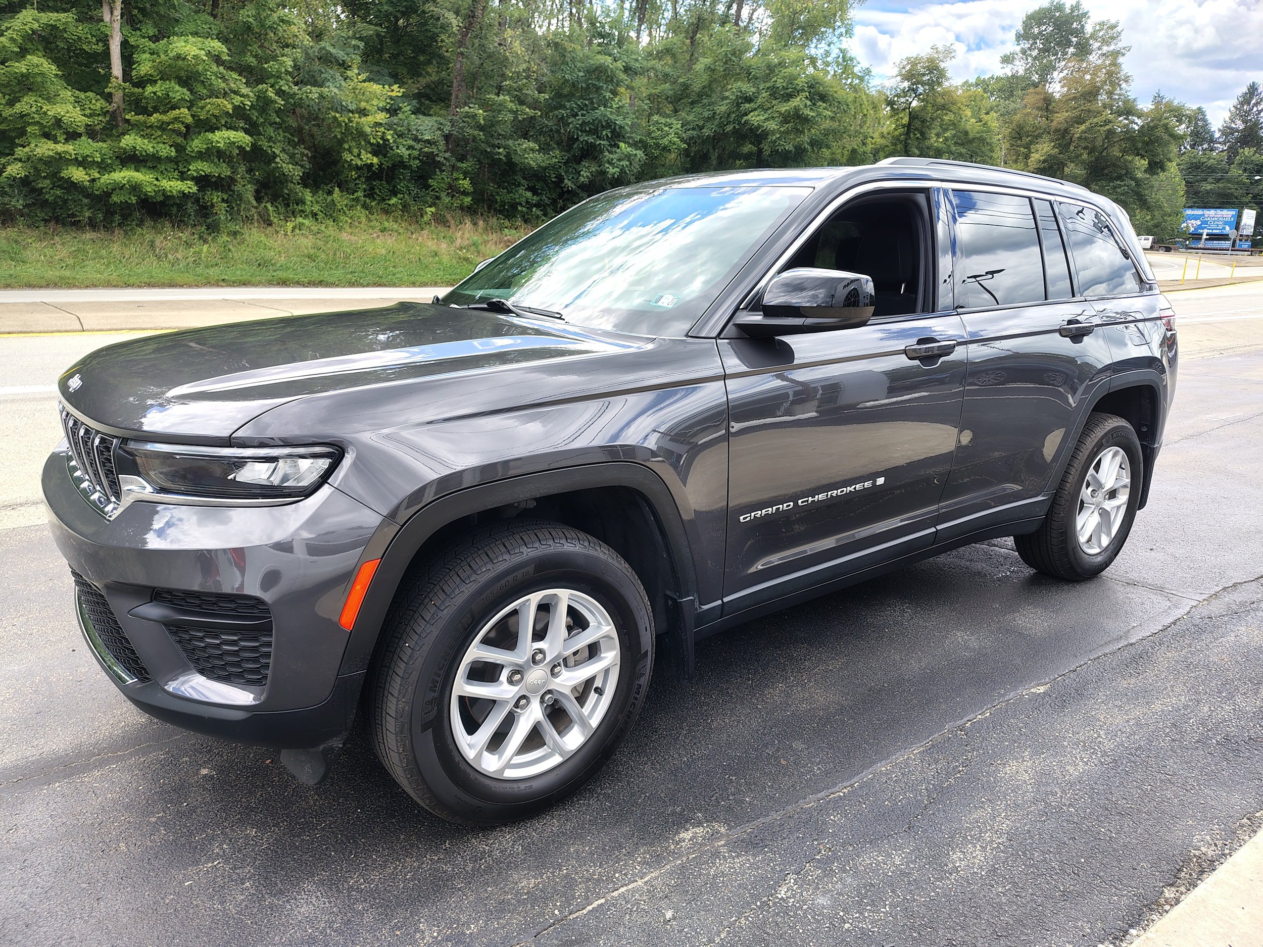 Certified 2025 Jeep Grand Cherokee Laredo X w/ Luxury Tech Group I AWD/4WD image 4