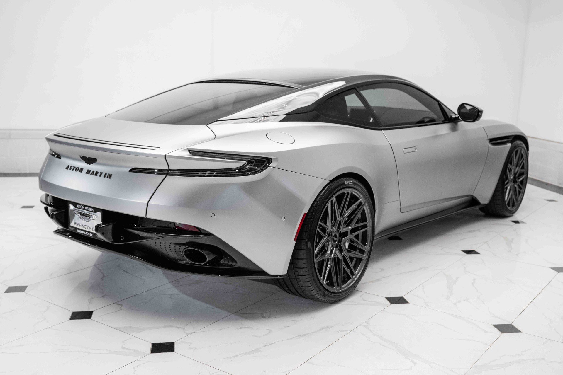 Used 2023 Aston Martin DB11 Coupe image 32