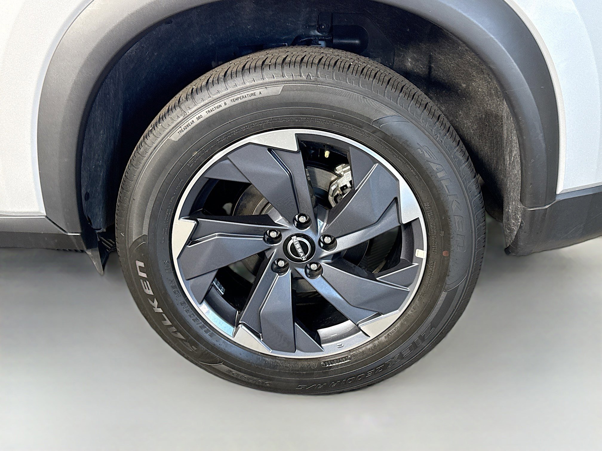 Used 2025 Nissan Rogue SV image 37