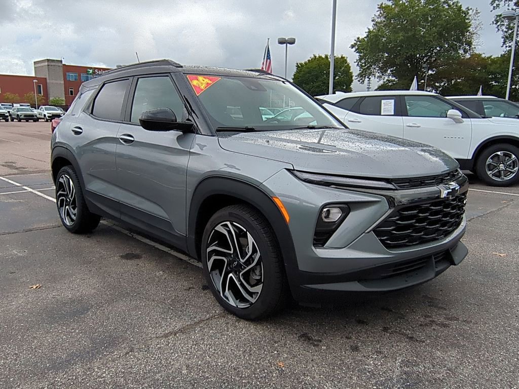 Used 2024 Chevrolet TrailBlazer RS image 2