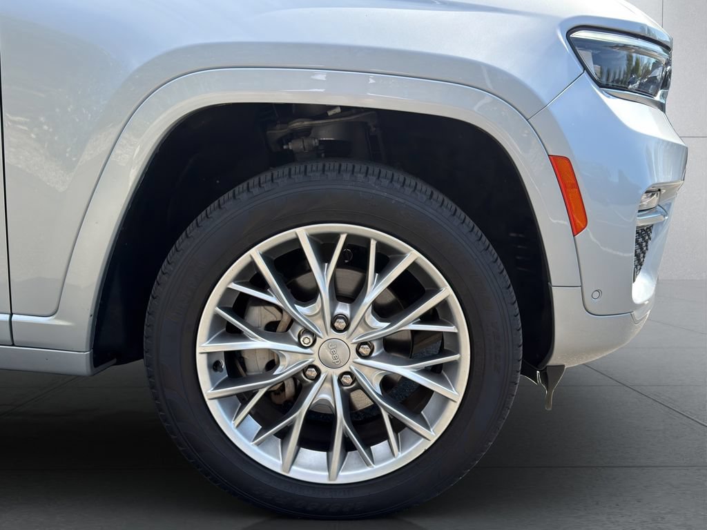 Used 2023 Jeep Grand Cherokee Summit AWD/4WD image 24
