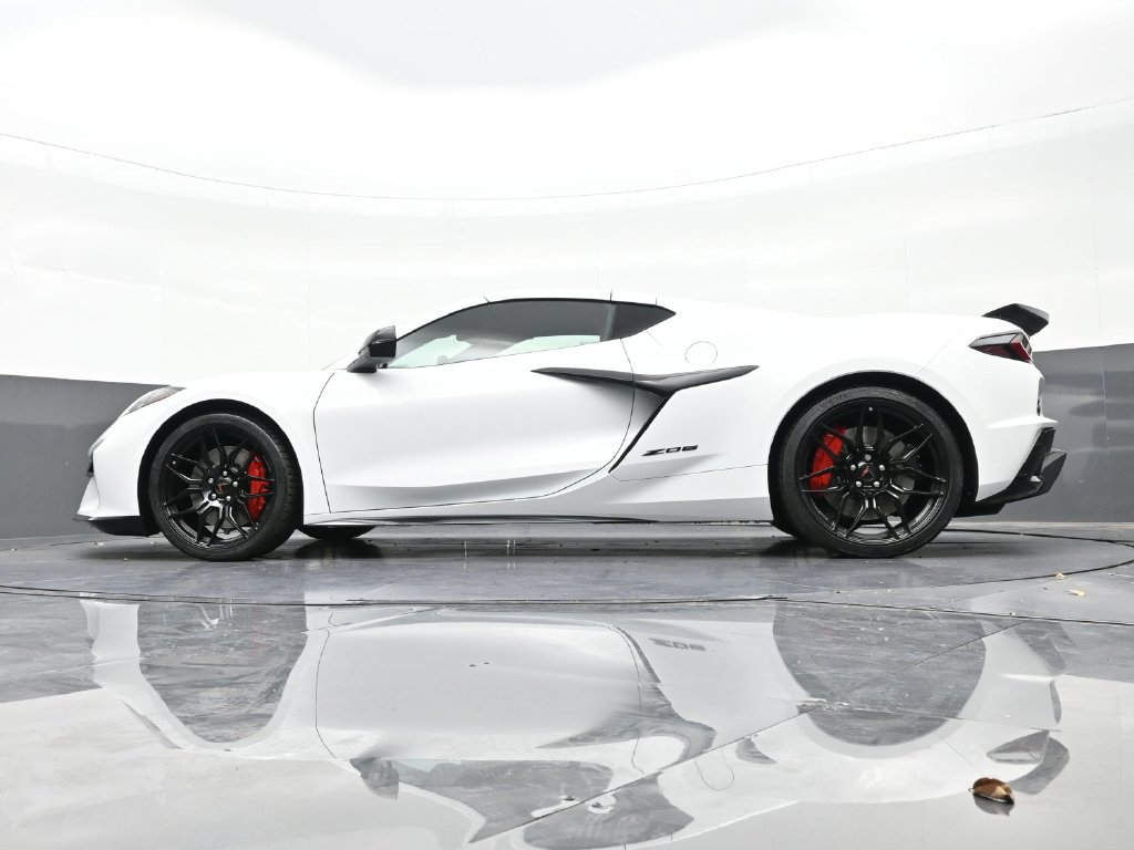 Used 2027 Chevrolet Corvette Z06 RWD image 27