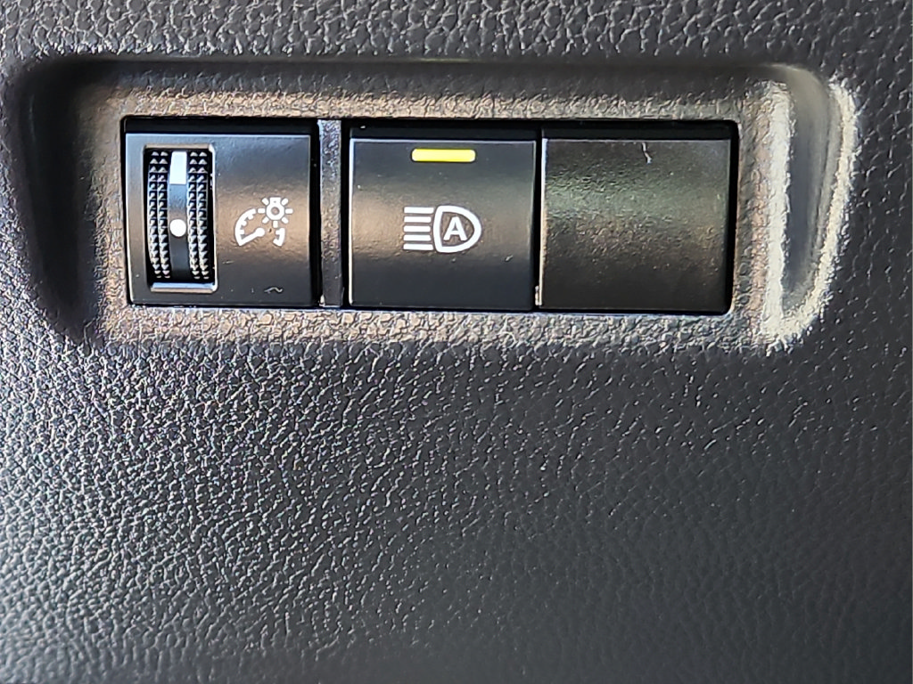Used 2025 Toyota RAV4 XLE FWD image 19