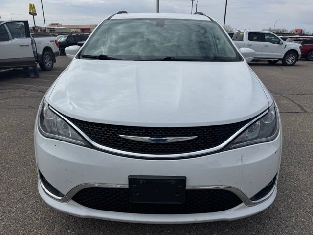Used 2018 Chrysler Pacifica Touring-L FWD image 2