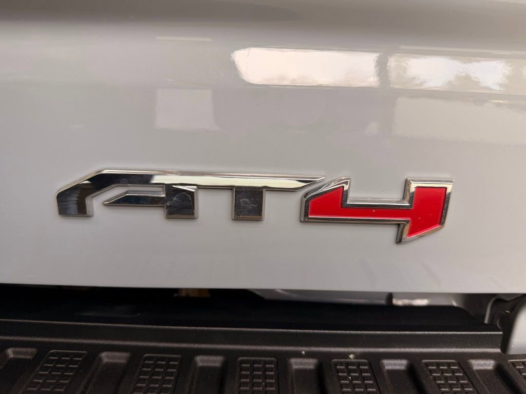 Used 2025 GMC Sierra 1500 AT4 w/ AT4 Premium Package AWD/4WD image 12