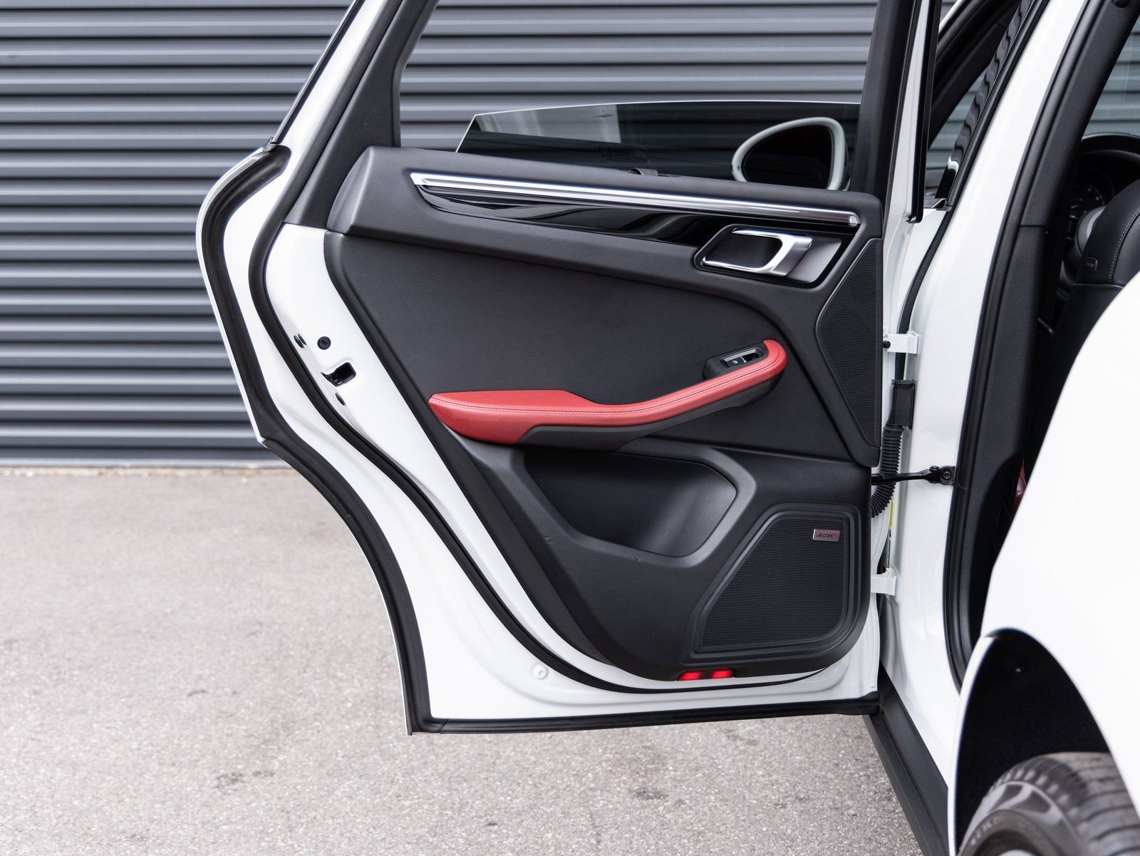 Certified 2024 Porsche Macan image 25