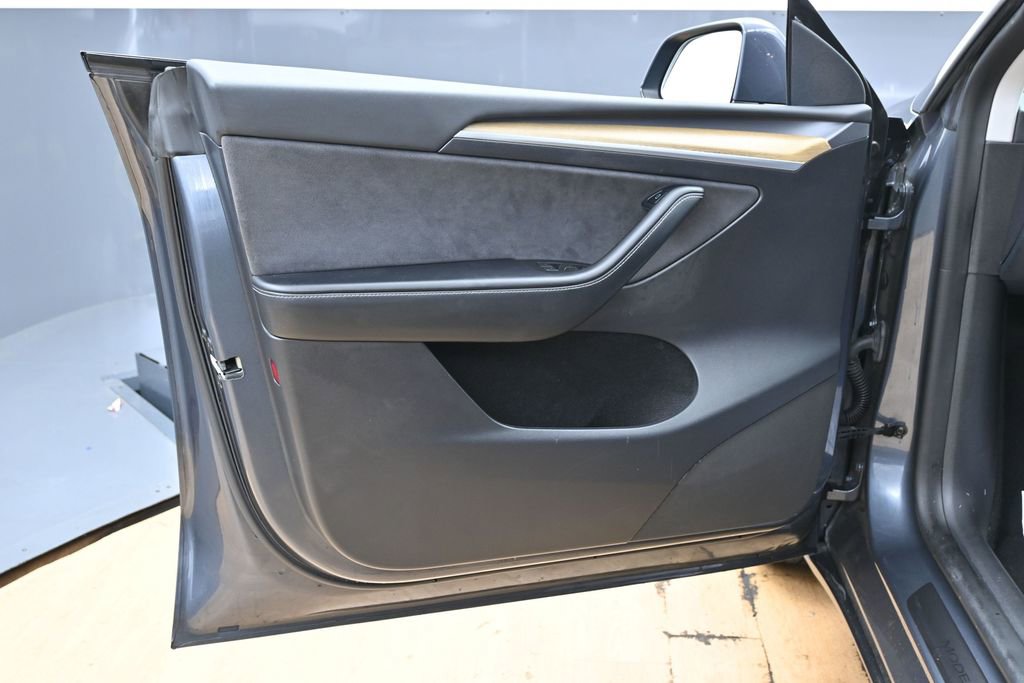 Used 2023 Tesla Model Y Long Range AWD/4WD image 43