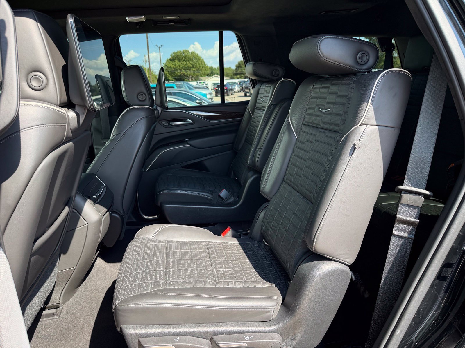 Used 2021 Cadillac Escalade Sport Platinum AWD/4WD image 32