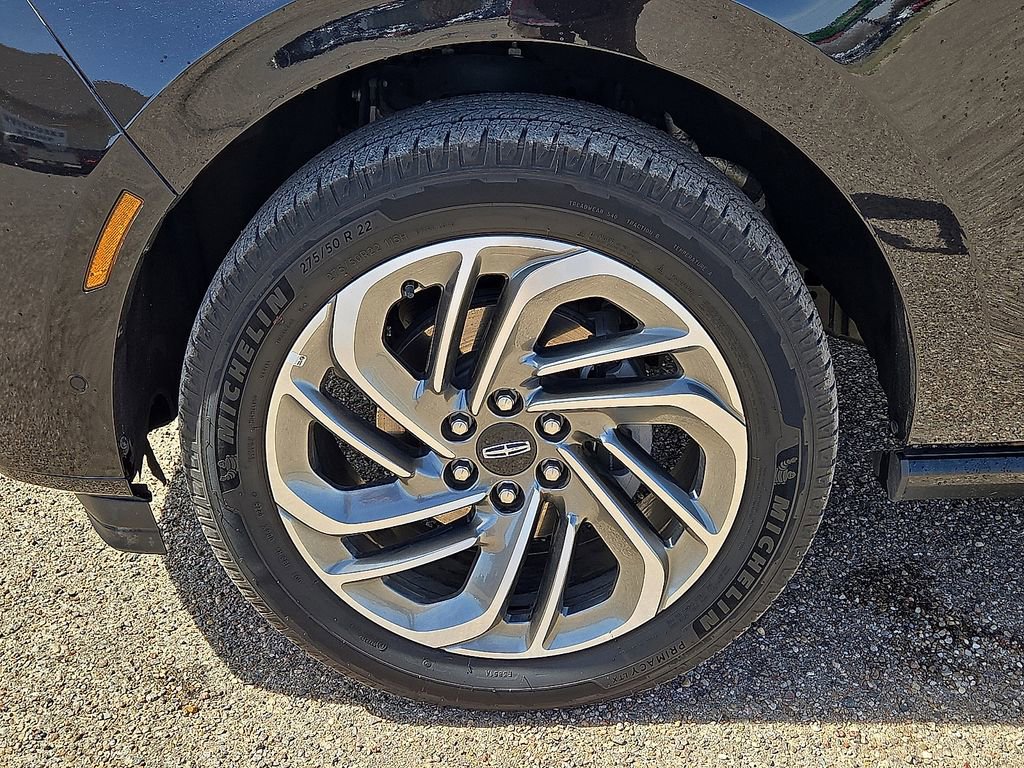 Used 2025 Lincoln Navigator Reserve image 11