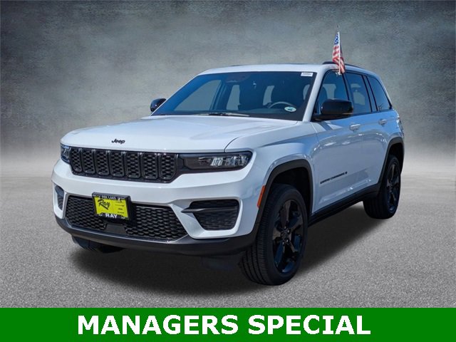 New 2025 Jeep Grand Cherokee Altitude image 8