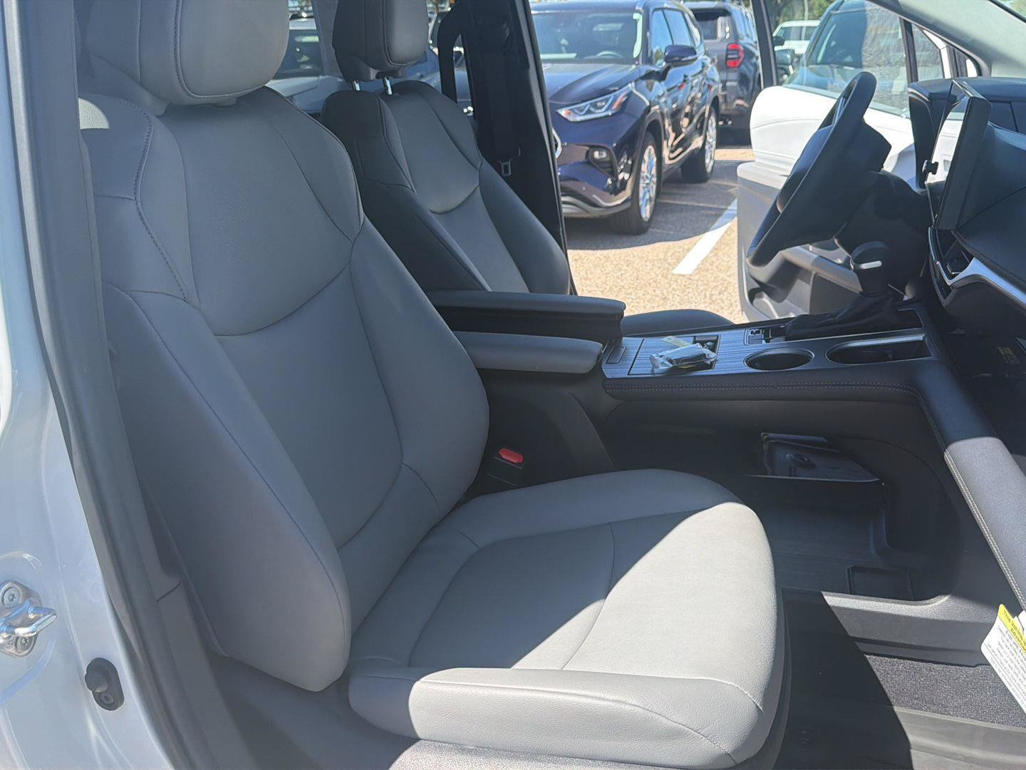 Certified 2026 Toyota Sienna XLE FWD image 19