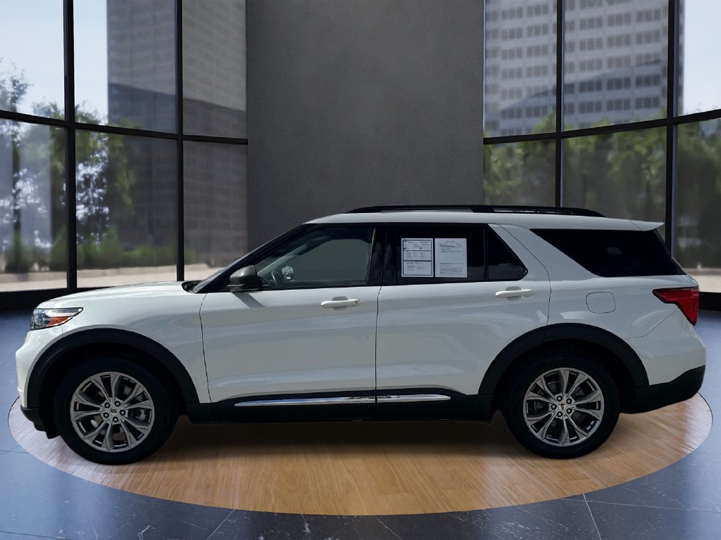 Certified 2022 Ford Explorer XLT w/ Equipment Group 202A RWD image 6