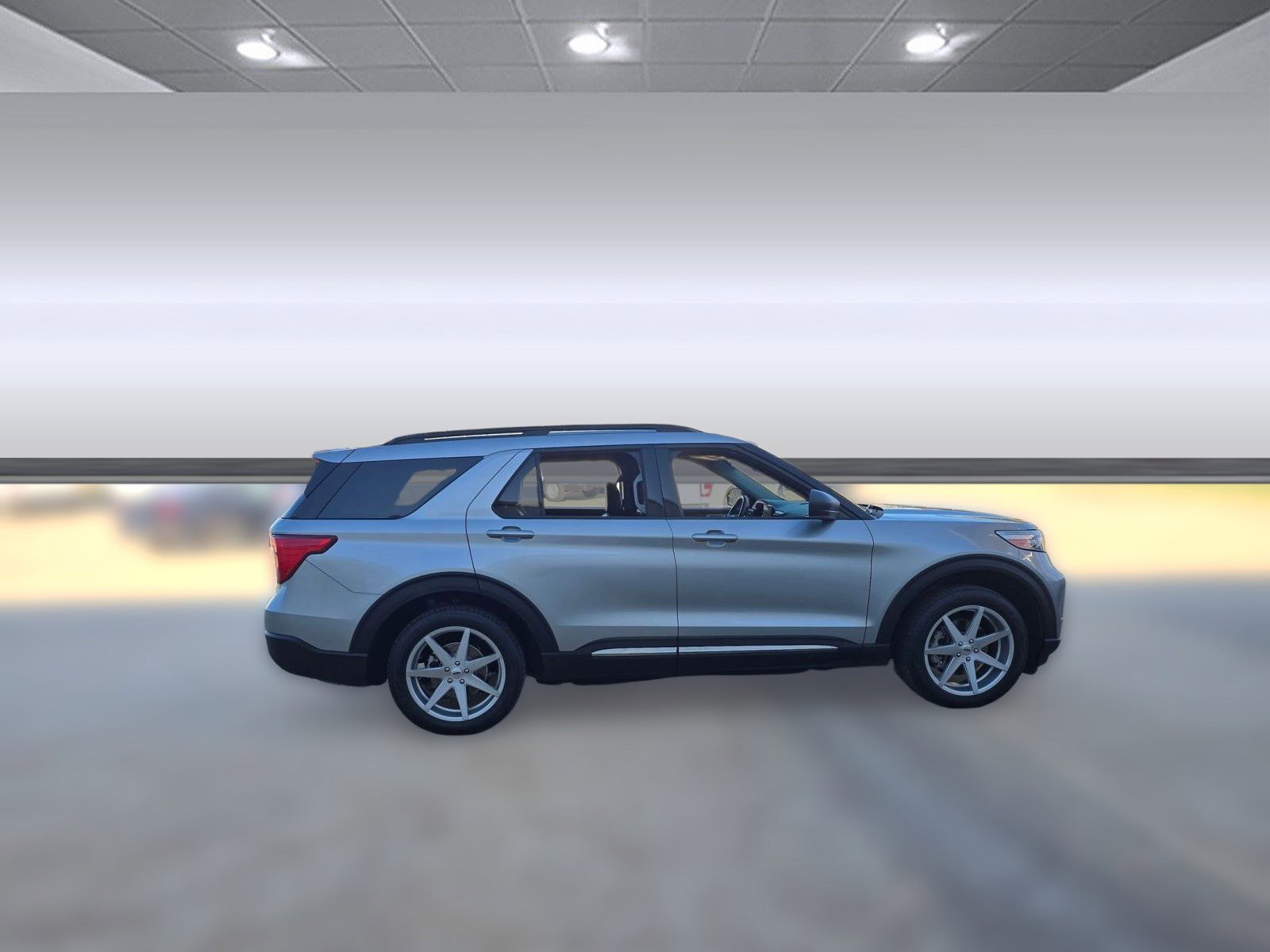 Used 2020 Ford Explorer XLT w/ Equipment Group 202A image 7