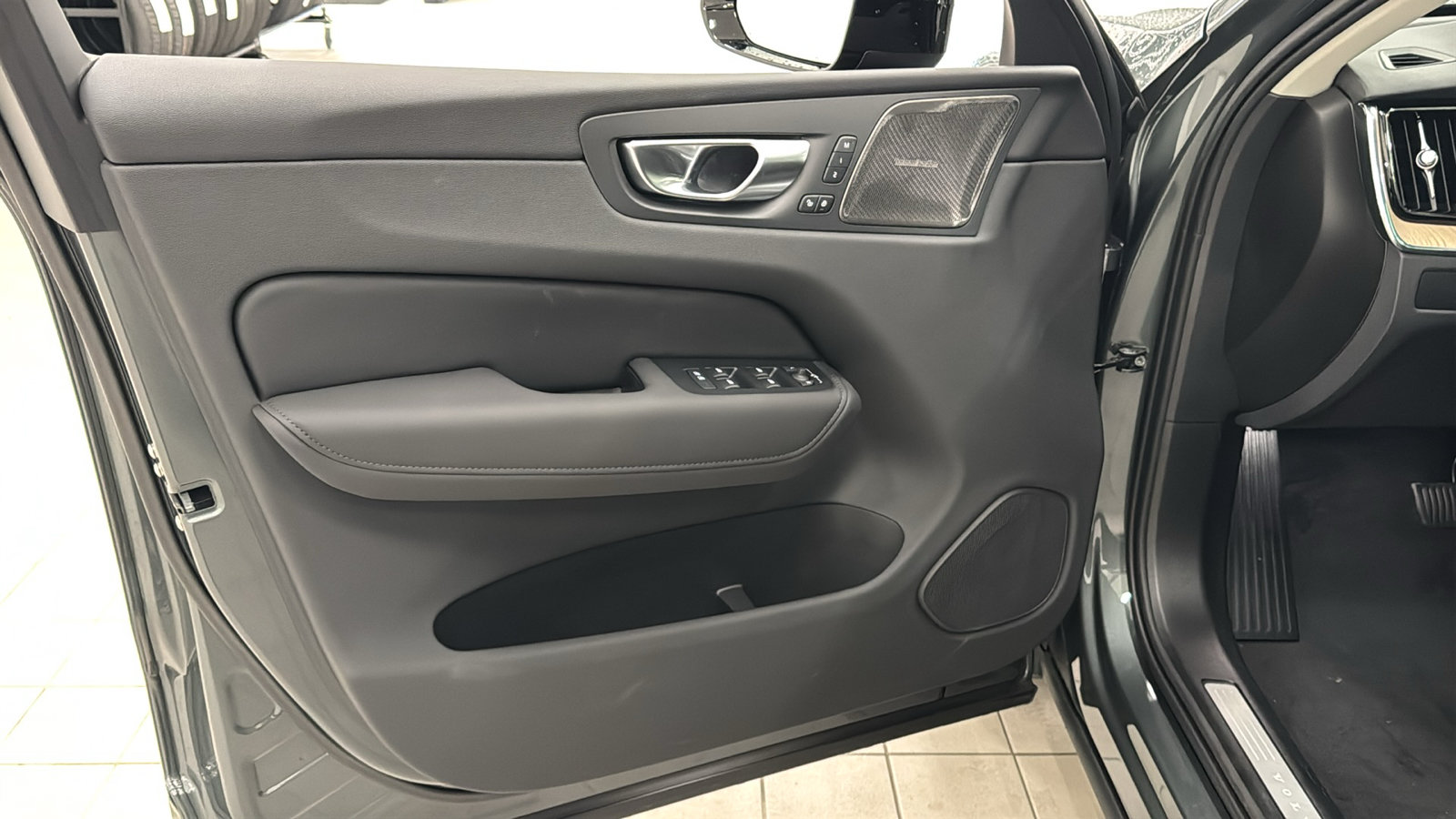 New 2027 Volvo XC60 T8 Plus AWD/4WD image 21