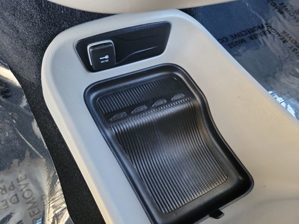 Used 2022 Chrysler Pacifica Touring-L w/ Uconnect Theater Family Group image 14
