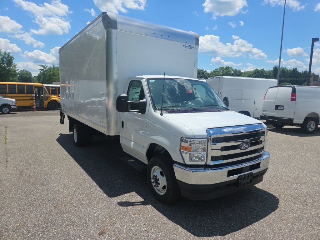 New 2026 Ford E-450 and Econoline 450 Super Duty w/ Power Equipment Group RWD image 2
