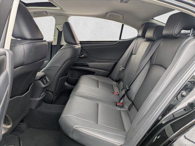 Used 2025 Lexus ES 300h w/ Premium Package FWD image 17